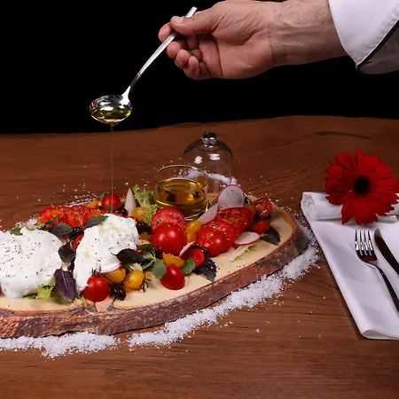 Michelangelo Boutique Hotel 2*